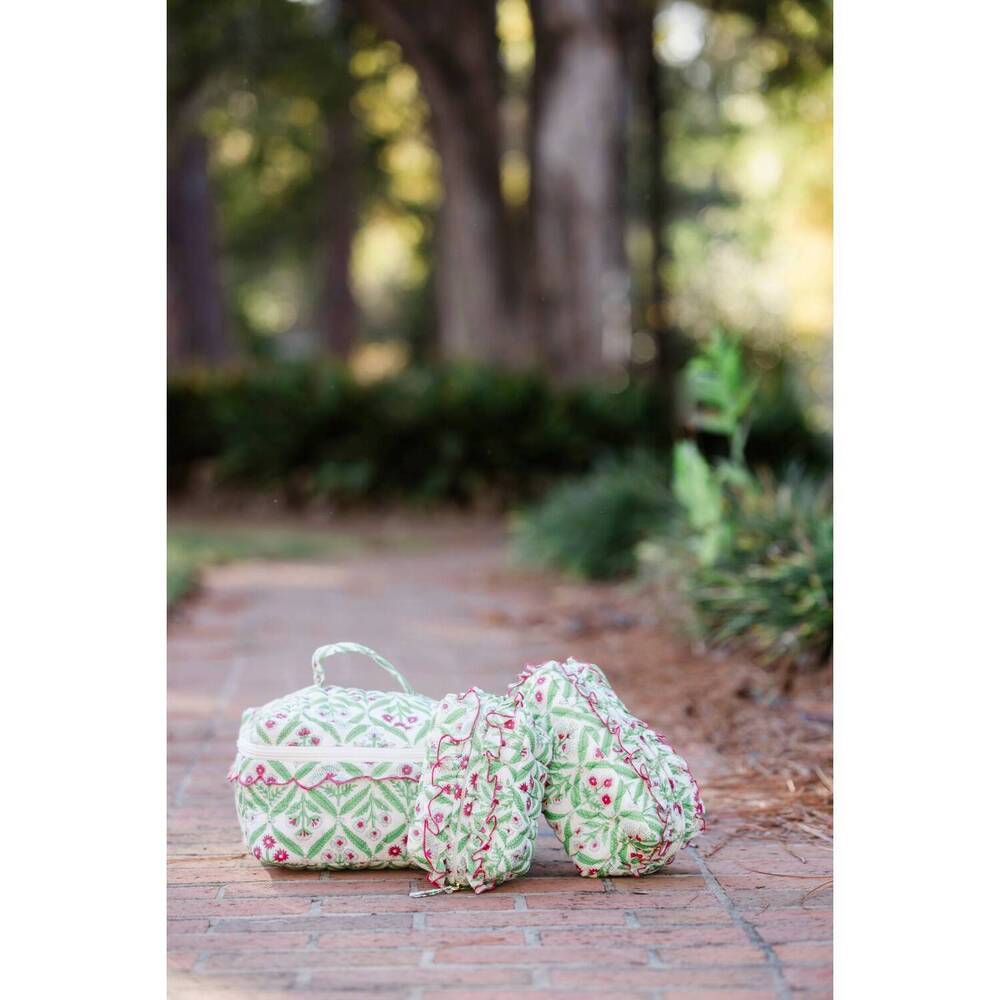 NEW HEART OF GRACE women's cosmetic bag set in chateau rose